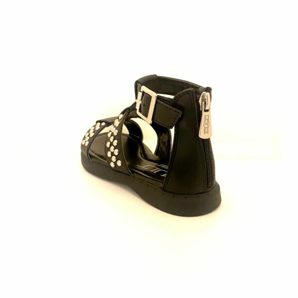 Cult sandalo nero con borchie